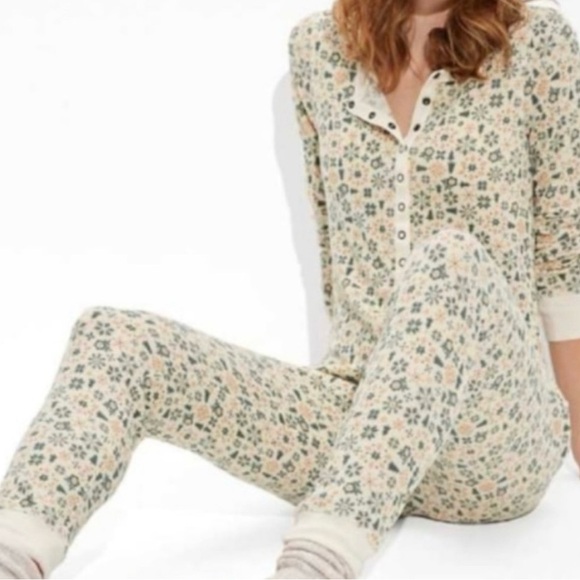 ⚡️Flash Sale⚡️NWT American Eagle Holiday Winter Thermal Onesie - Picture 1 of 5